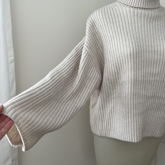 H&M loose fit chunky turtle neck - Picture 3 of 3